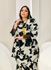 A woman dressed in Black Daun Tun Rokiah Printed Kurung Pahang