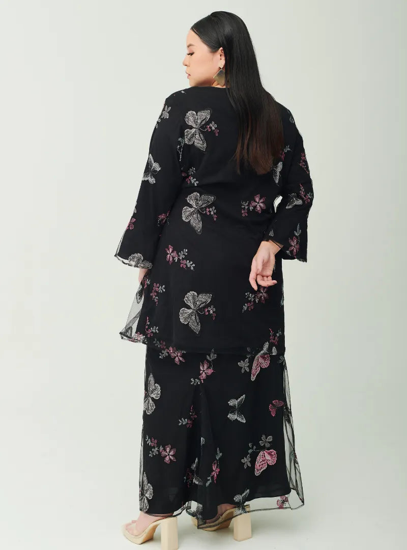 A woman dressed in Black Tun Zahira Naabi Lace Kurung