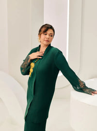 A woman dressed in Emerald Green Tun Jamilah Pleated Kurung