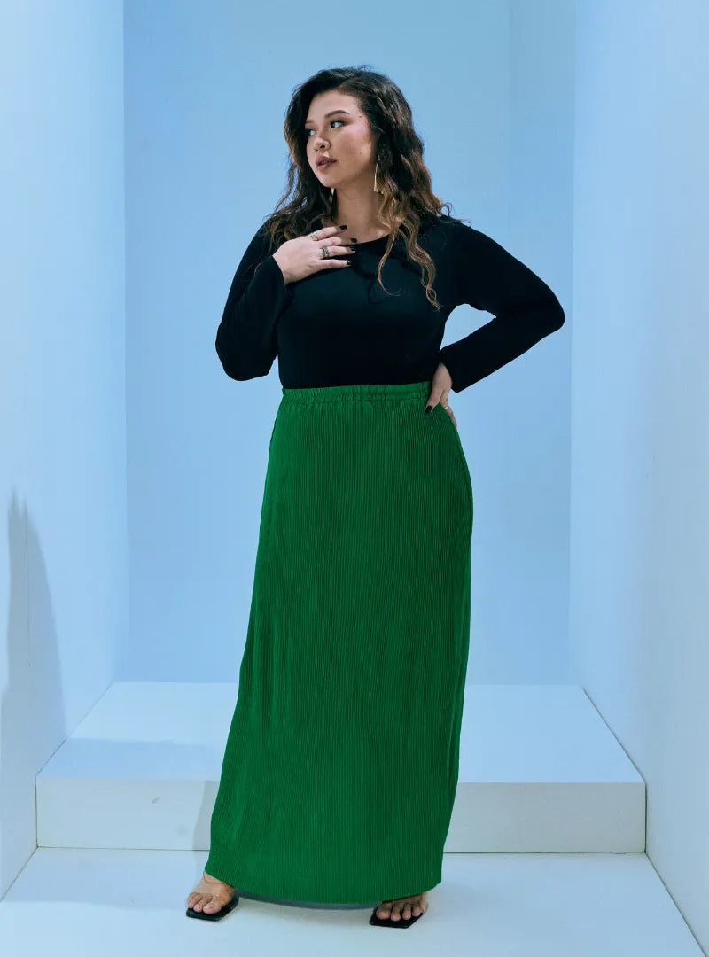 A woman wearing in Emerald Tun Izzah Pleated Skirt