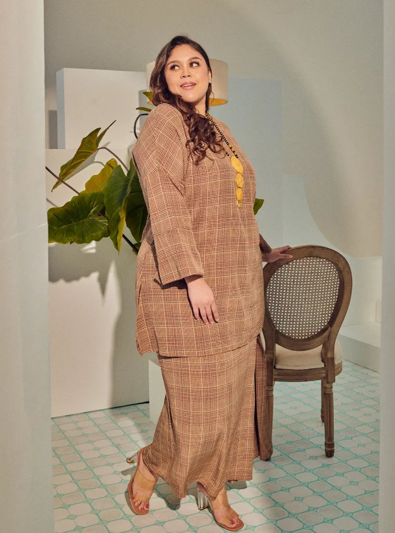 A woman dressed in Gingham Mocha Tun Zainab Vintage Checked Kurung