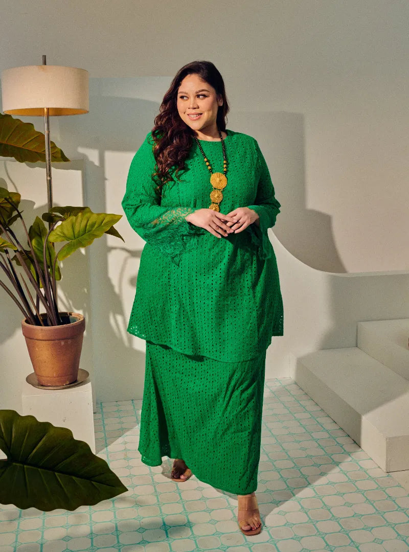 A woman dressed in Green Tun Inna Kurung