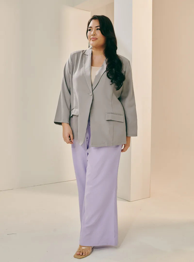 A woman dressed in Grey Lapel Collar Oversized Blazer