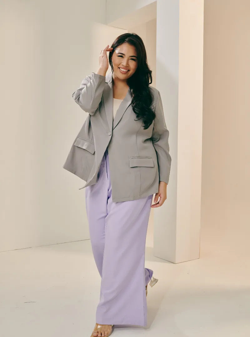 A woman dressed in Grey Lapel Collar Oversized Blazer