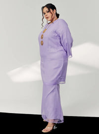 A woman dressed in Lilac Tun Sharimah Organza Kurung