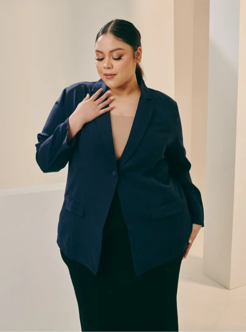 A woman dressed in Navy Lapel Collar Oversized Blazer