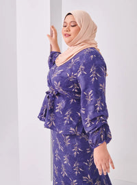 A woman dressed in Navy Padi Tun Umaiyah Padi Chiffon Wrap Kurung