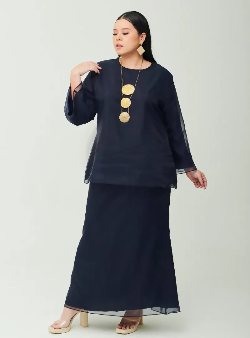 A woman dressed in Navy Tun Aminah Organza Basic Kurung