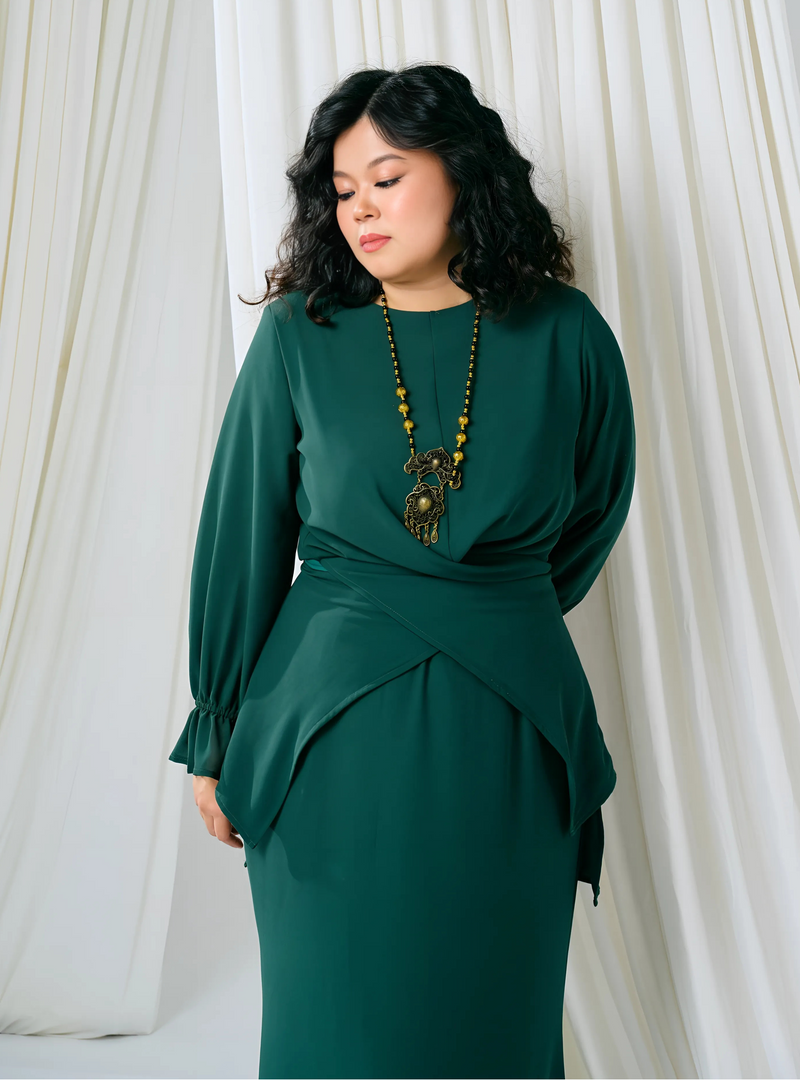 Tun Kamila Wrap Kurung - Emerald Green