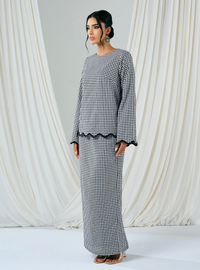 Tun Kalista Gingham Kurung