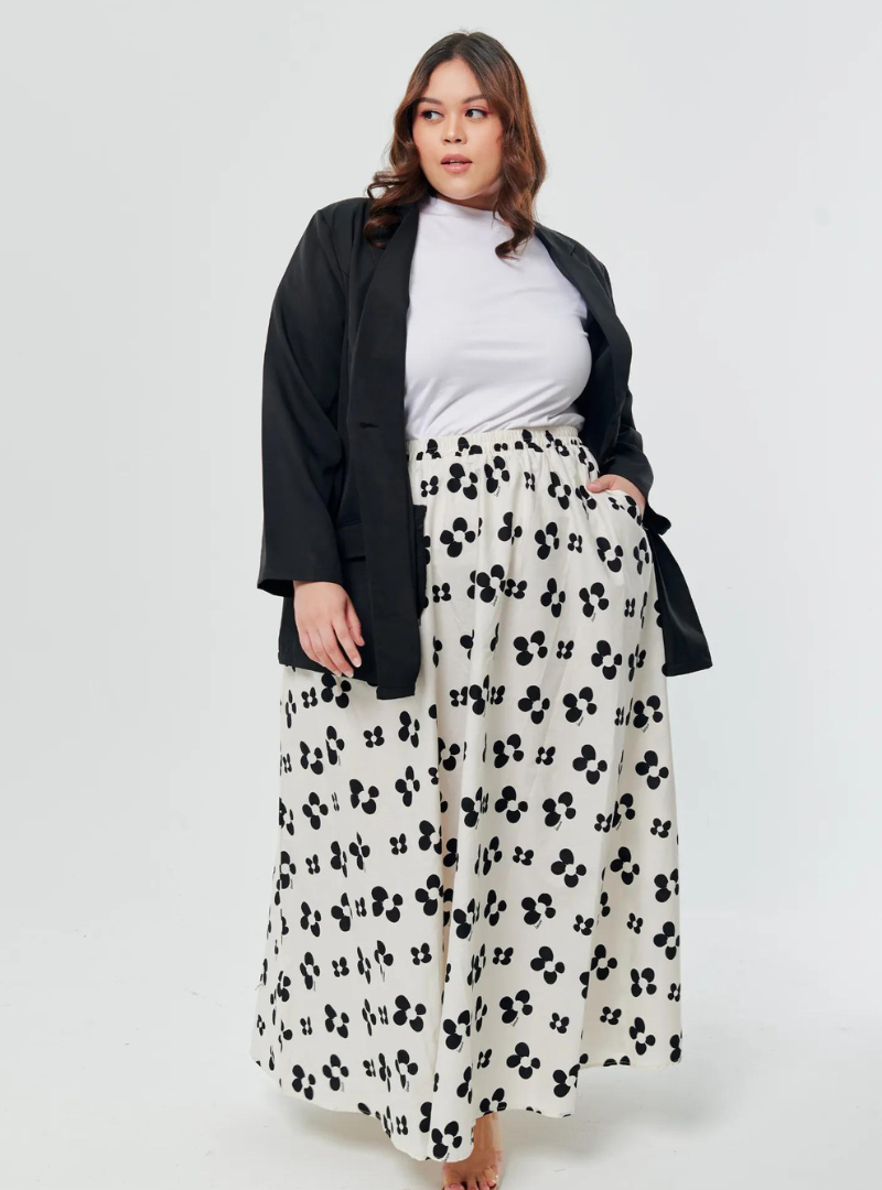 A woman wearing White Paw Printed Cotton Maxi Skirt