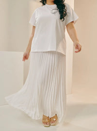 A woman wearing White Basic Pleated Skirt