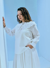 A woman dressed in White Haness Ruffles Collar Cotton Set