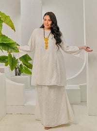 A woman dressed in White Tun Kiambang Striped Cotton Lace Kurung