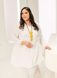 A woman dressed in White Tun Malika Feather Wrap Kurung